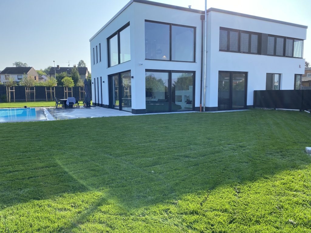 VAGO Immobilien GmbH - Köln/Hürth, Villa 51 - Dieses geschmackvolle Eigenheim wurde für einen Privatinvestor gebaut